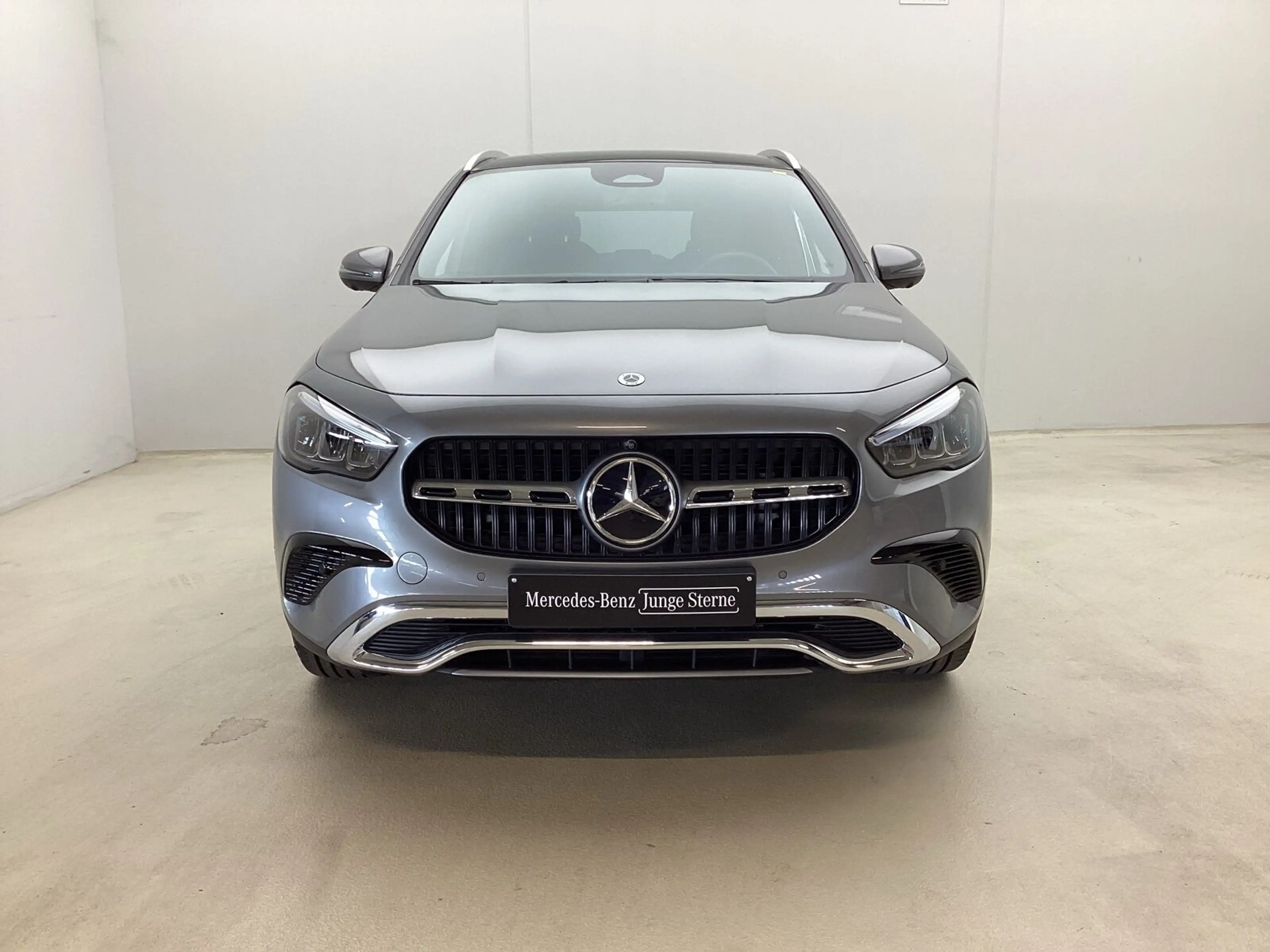 Mercedes-Benz GLA 200 GLA 200 Prog Distr Pano LED 360 AHK WinterP Spur — photo 2