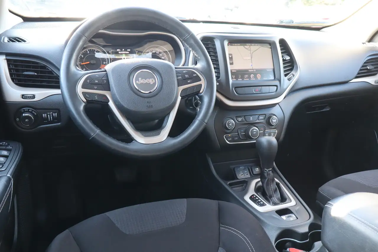Jeep Cherokee снимка Jeep Cherokee
