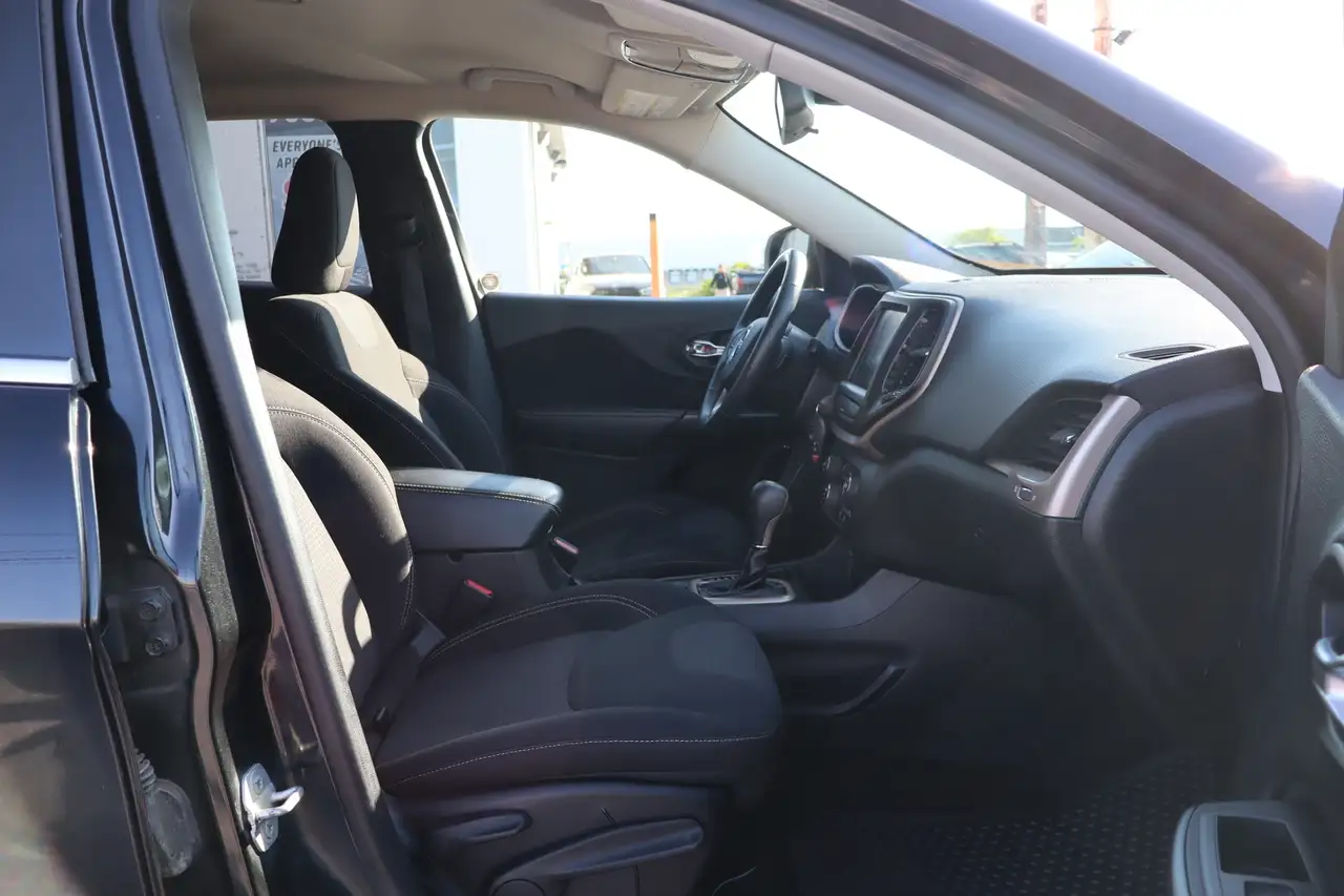 Jeep Cherokee снимка Jeep Cherokee