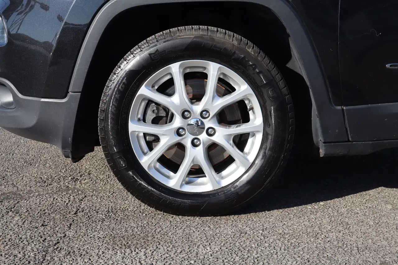 Jeep Cherokee снимка Jeep Cherokee