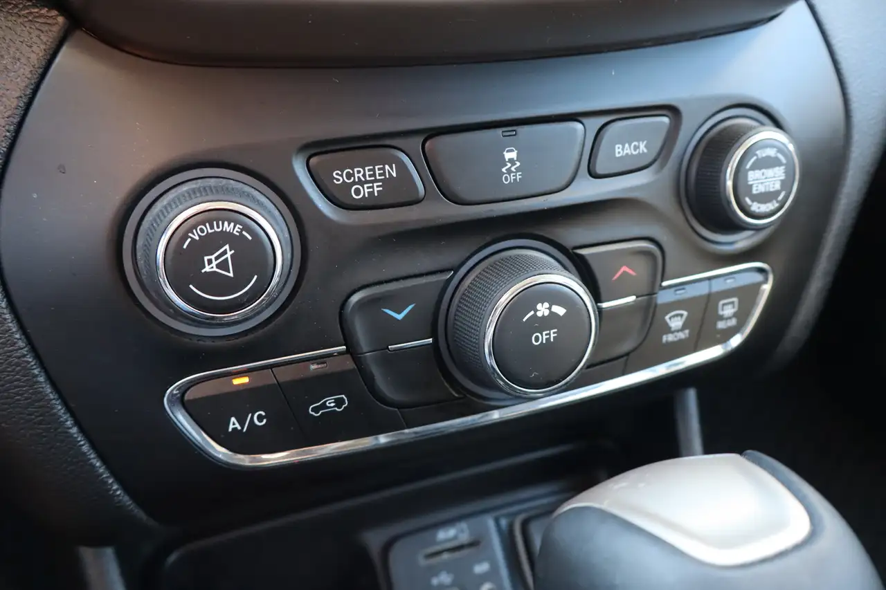 Jeep Cherokee снимка Jeep Cherokee