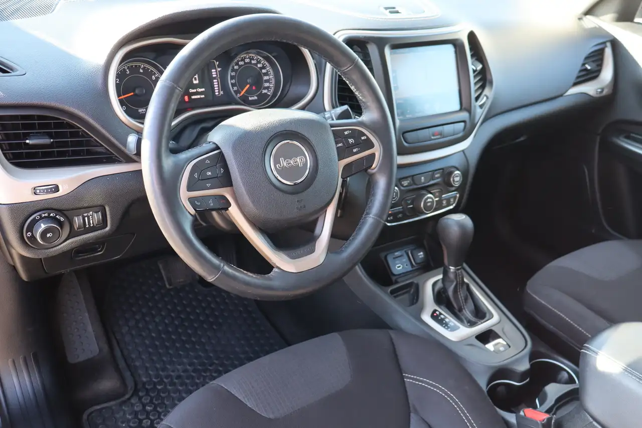 Jeep Cherokee снимка Jeep Cherokee