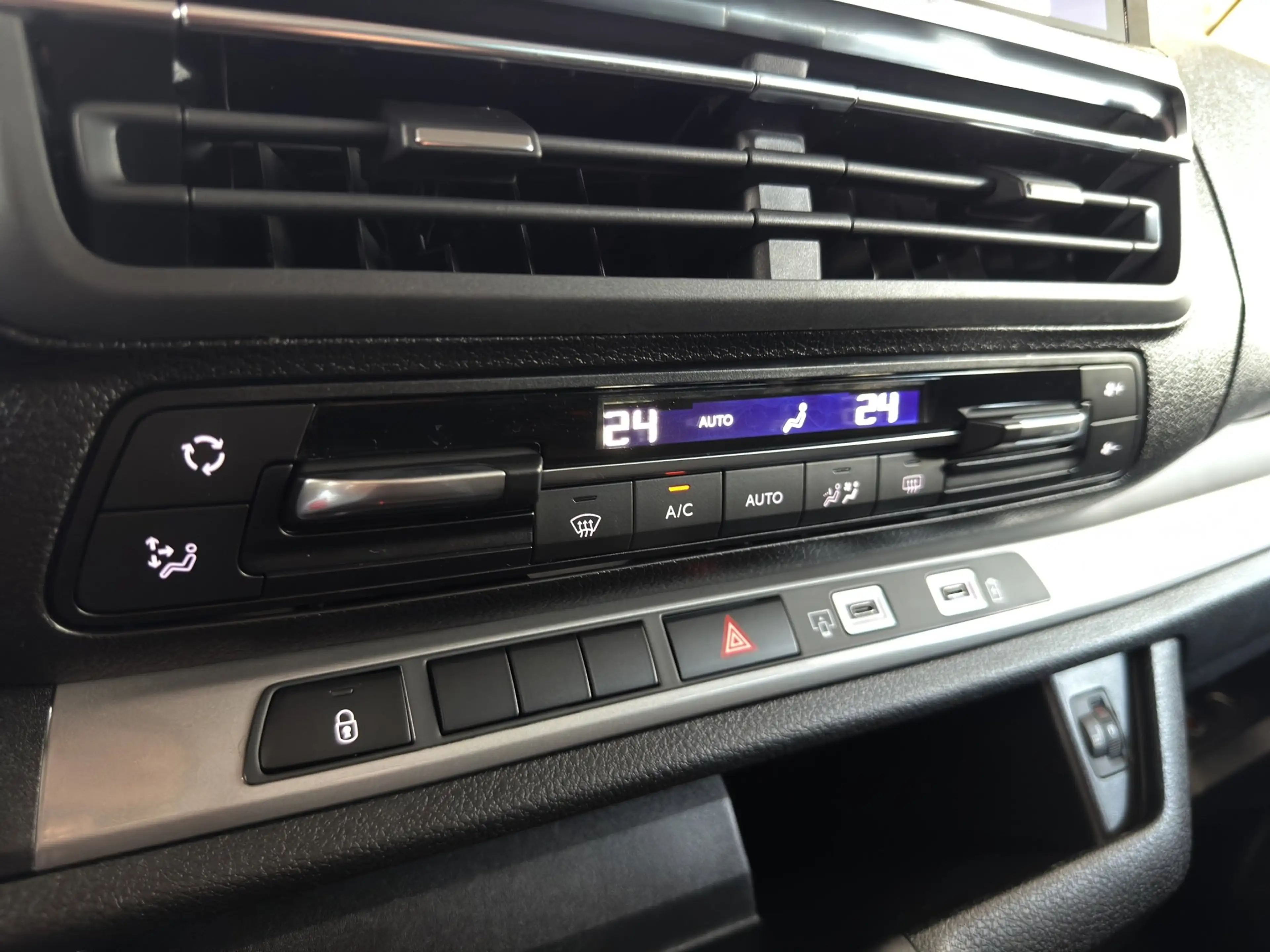 Opel Zafira Life 2.2 Diesel Sitzheizung — photo 24
