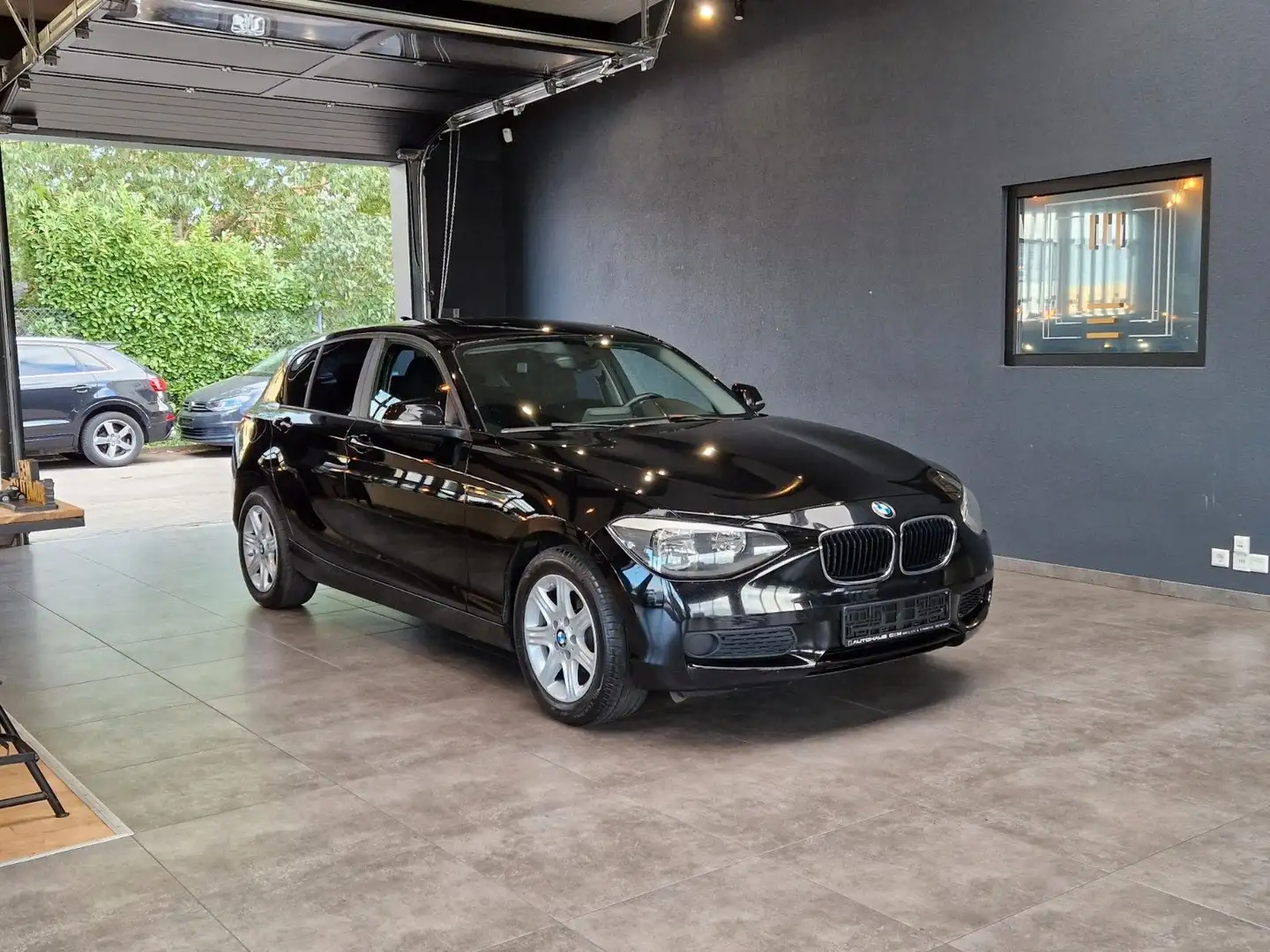 BMW 116 i Lim. 5-trg. PDC*Bluetooth*EU6*Klima*SHZ Schwarz - 1