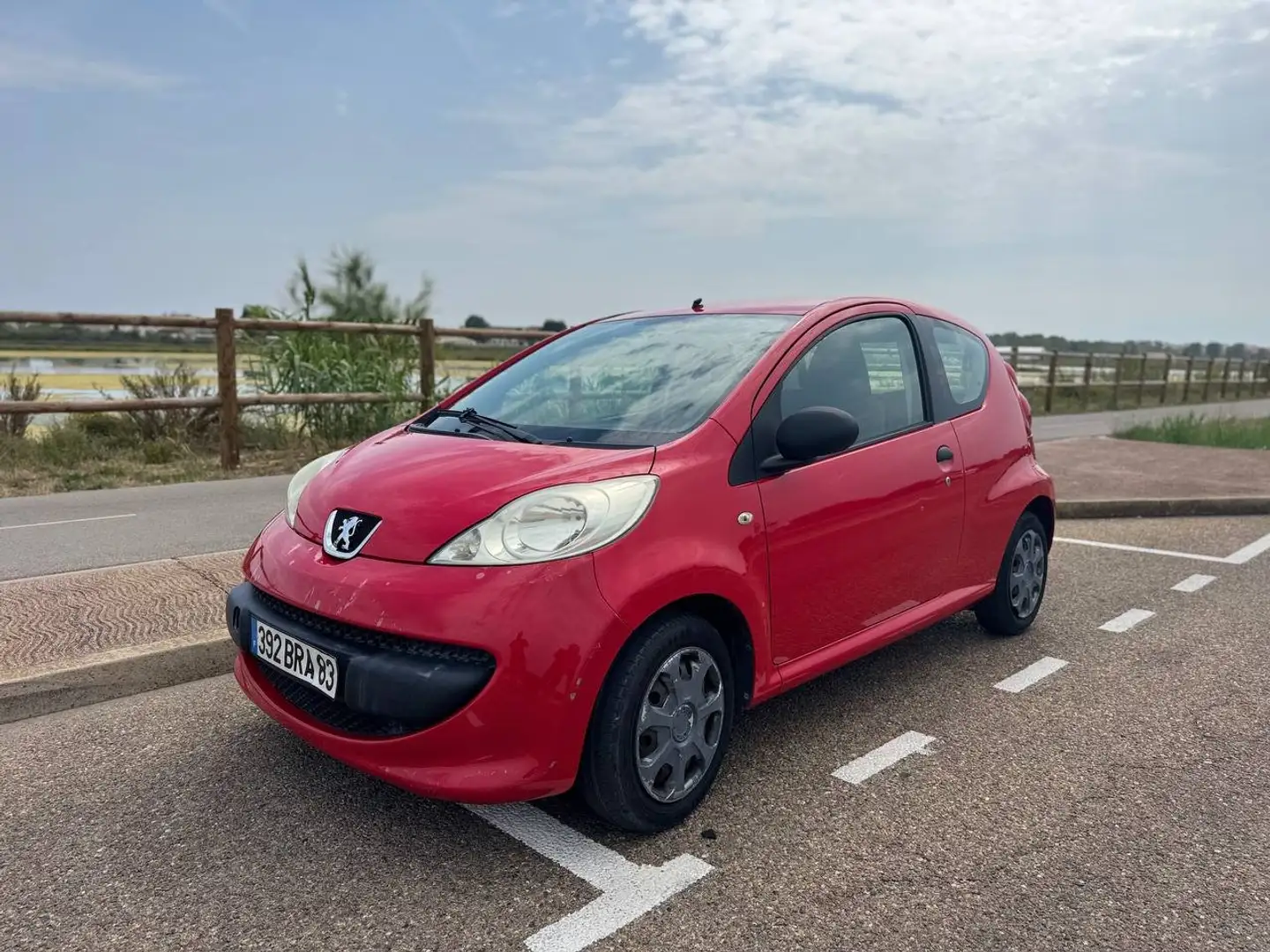 Peugeot 107 107 1.0e 12V 68ch BLUE LION Urban Rot - 1