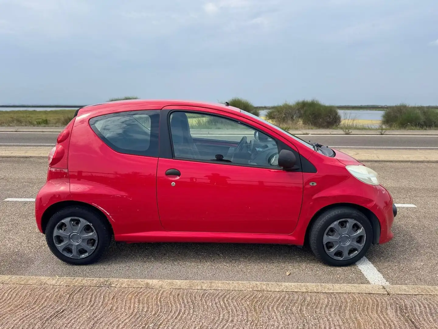 Peugeot 107 107 1.0e 12V 68ch BLUE LION Urban Rot - 2