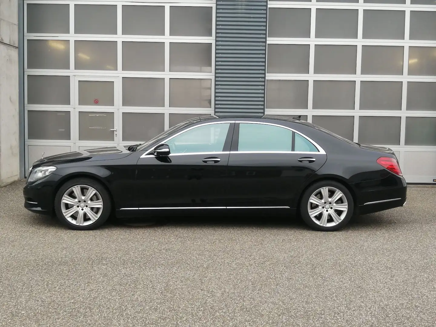Mercedes-Benz S 600 S-Klasse Lim. Lang Exklusive-Chauffeur-360 Černá - 2