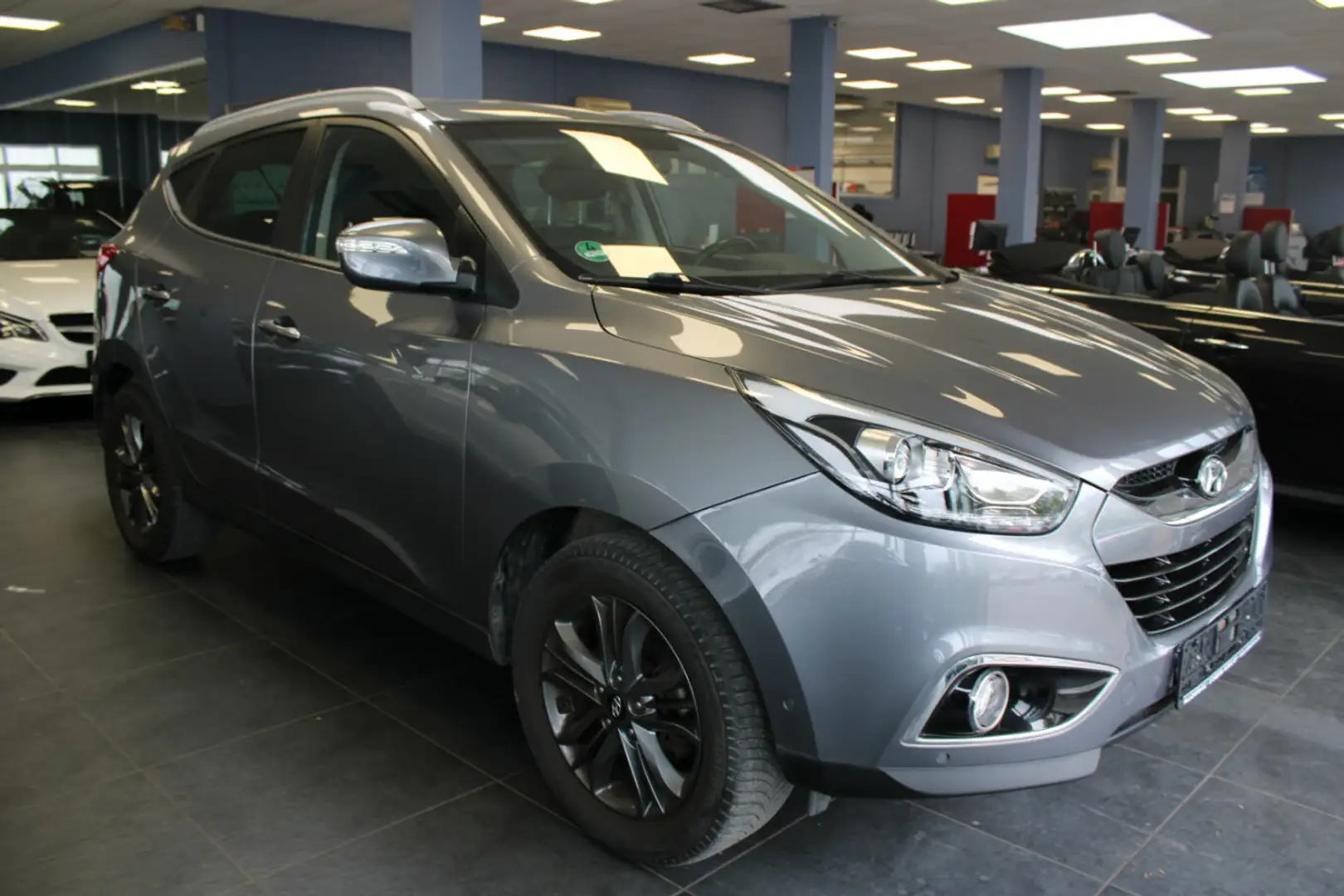 Hyundai iX35 1.6 - AHK - Navi - BT - Grau - 1