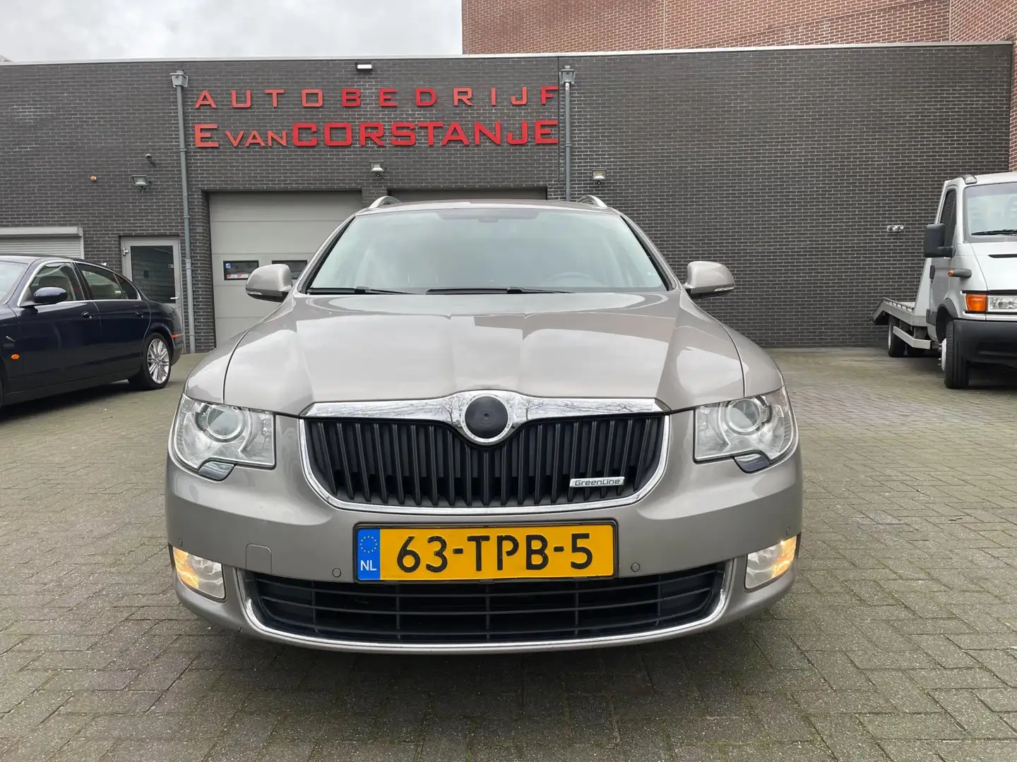 Skoda Superb Combi 1.6 TDI Greenline Ambition Business Line Beżowy - 2