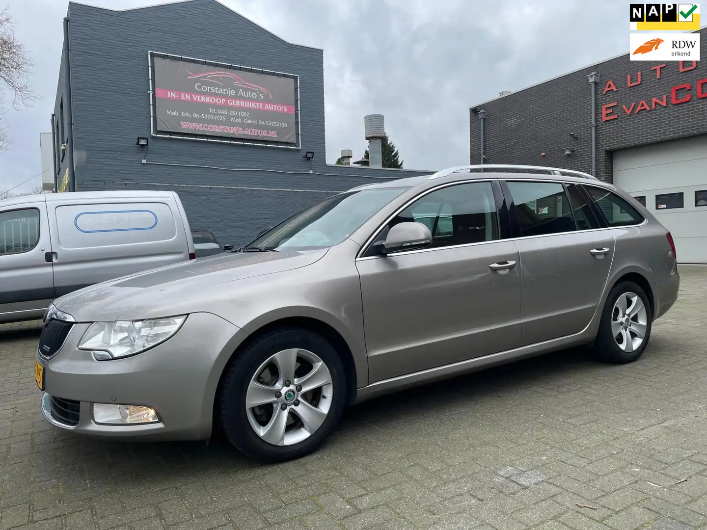 Skoda Superb Combi 1.6 TDI Greenline Ambition Business Line Beżowy - 1