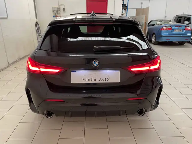 BMW 1 Series view 4