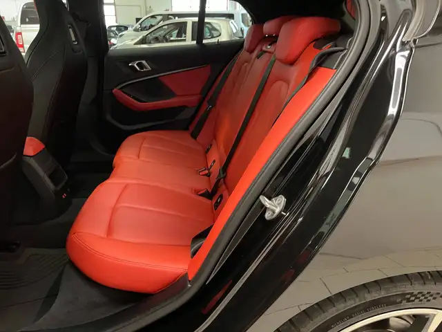 BMW 1 Series view 9