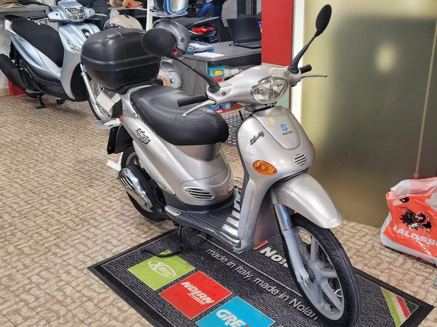 Piaggio Liberty 125 Grijs - 2