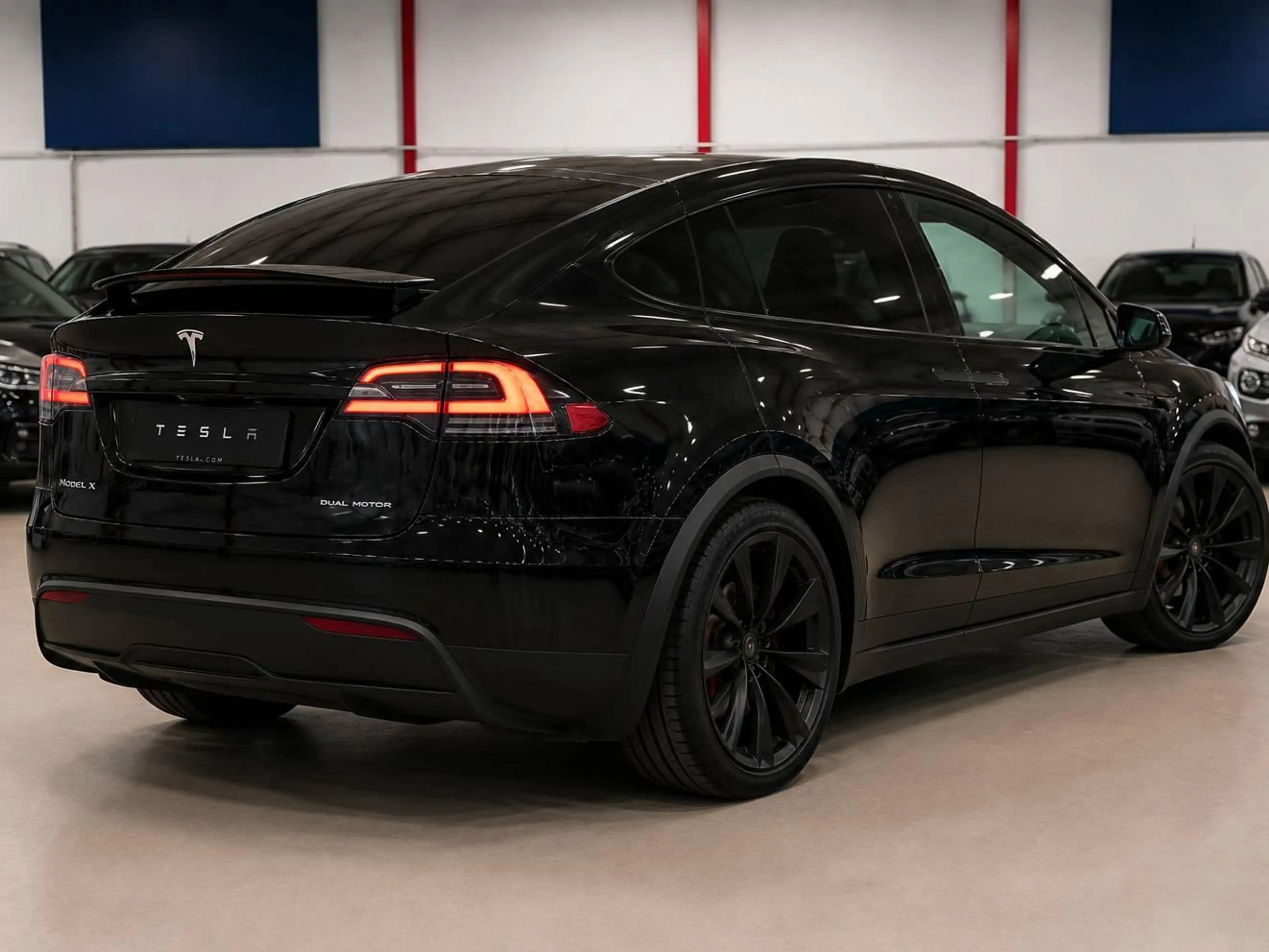 Tesla Model X Long Range AWD - Premium - All Black - 22 wheels- towhook — photo 6