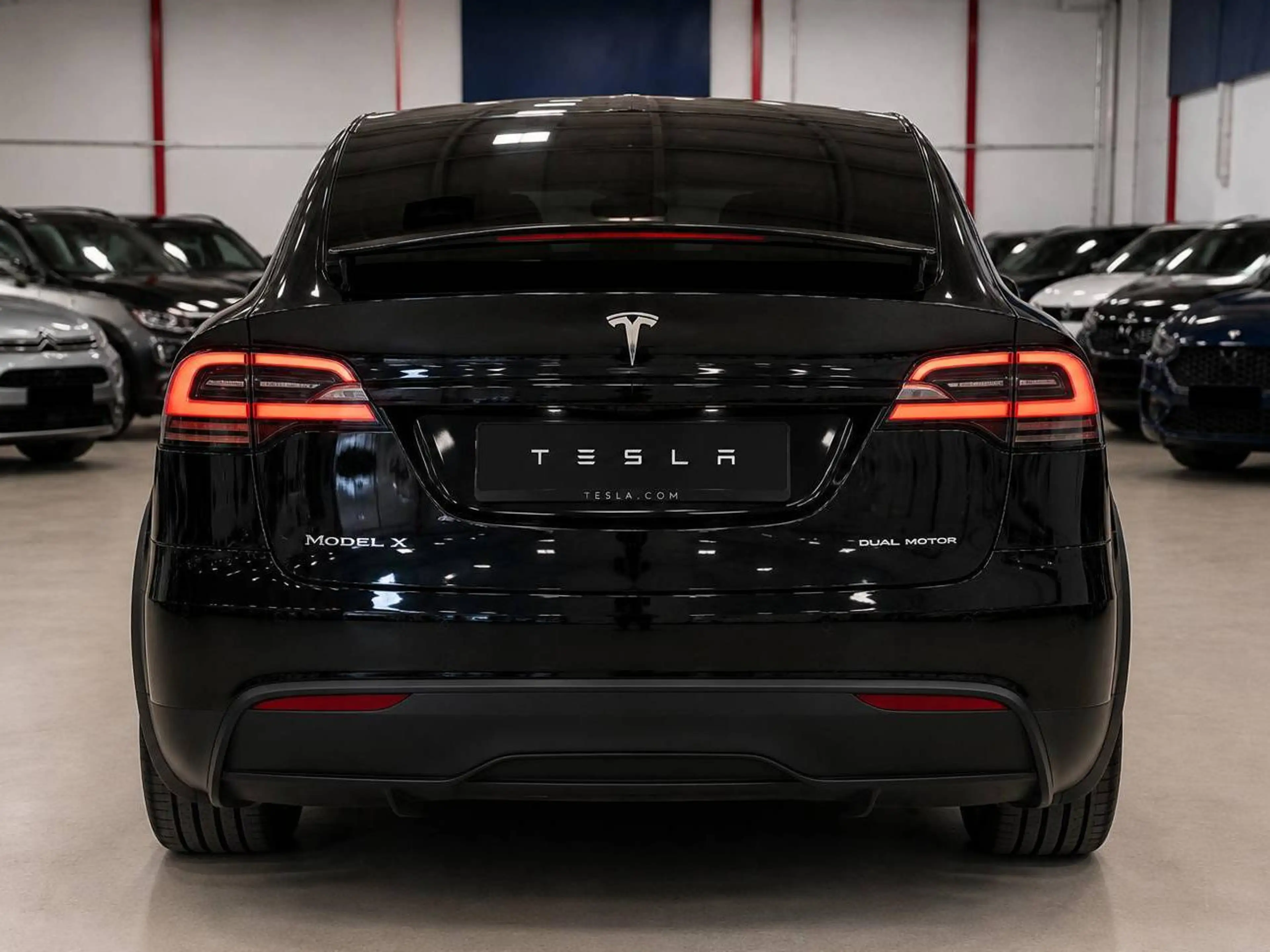 Tesla Model X Long Range AWD - Premium - All Black - 22 wheels- towhook — photo 4