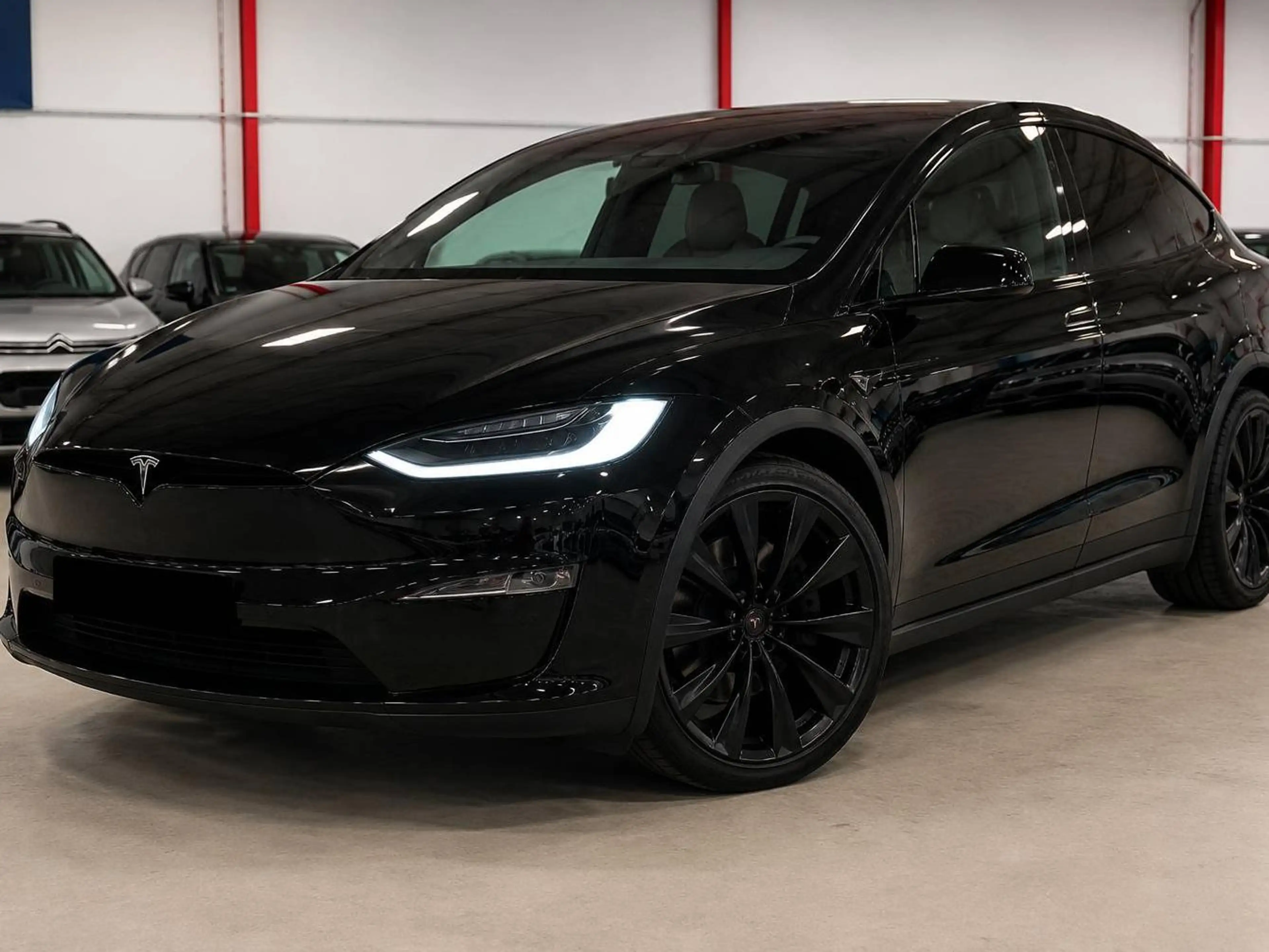 Tesla Model X Long Range AWD - Premium - All Black - 22 wheels- towhook