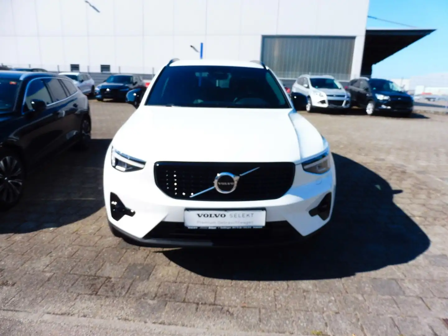 Volvo XC40 B4  Plus Dark 2WD Weiß - 2