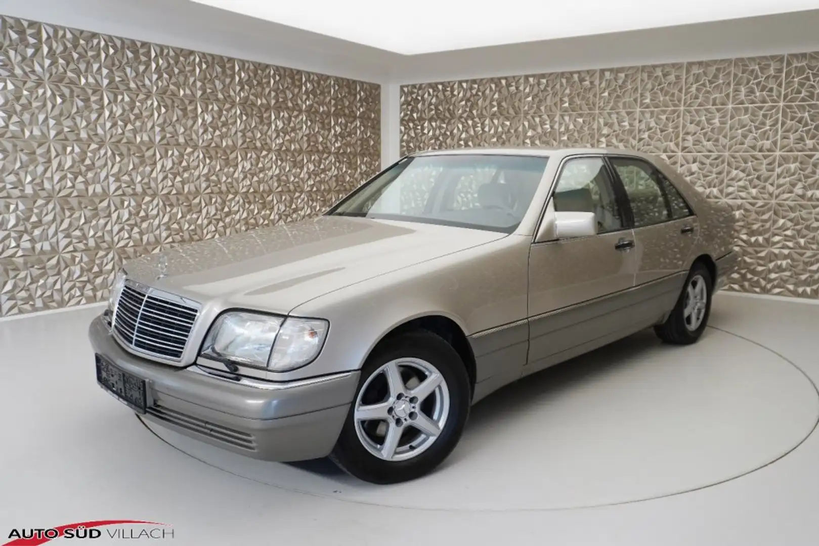 Mercedes-Benz S 300 - 219112 Gold - 1