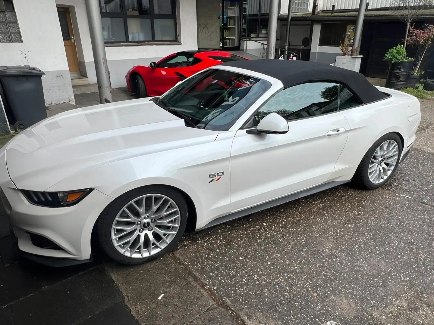 Ford Mustang GT Convertible Cabrio V8 Blanc - 2