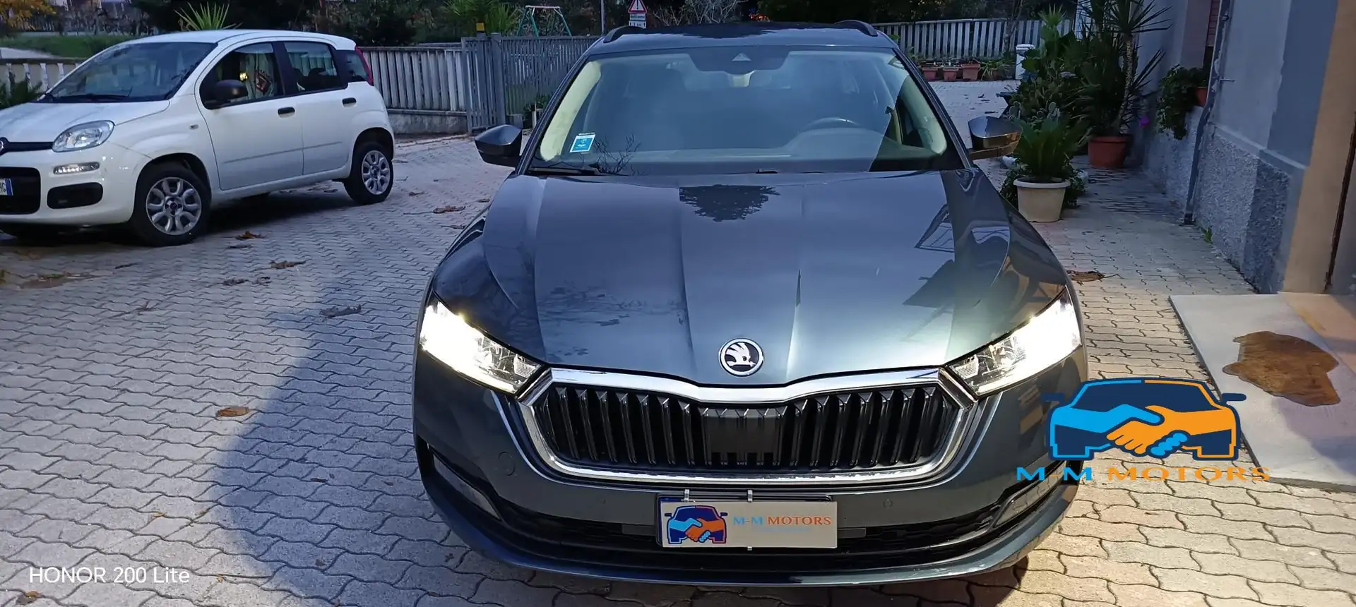 Skoda Octavia 1.5 g-tec Executive 130cv dsg ProMMo Gris - 1