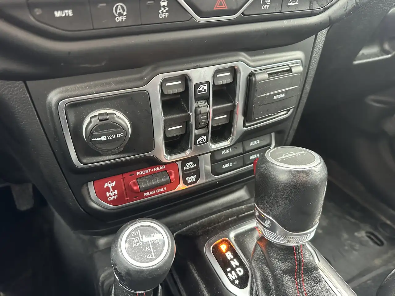 Jeep Gladiator снимка Jeep Gladiator