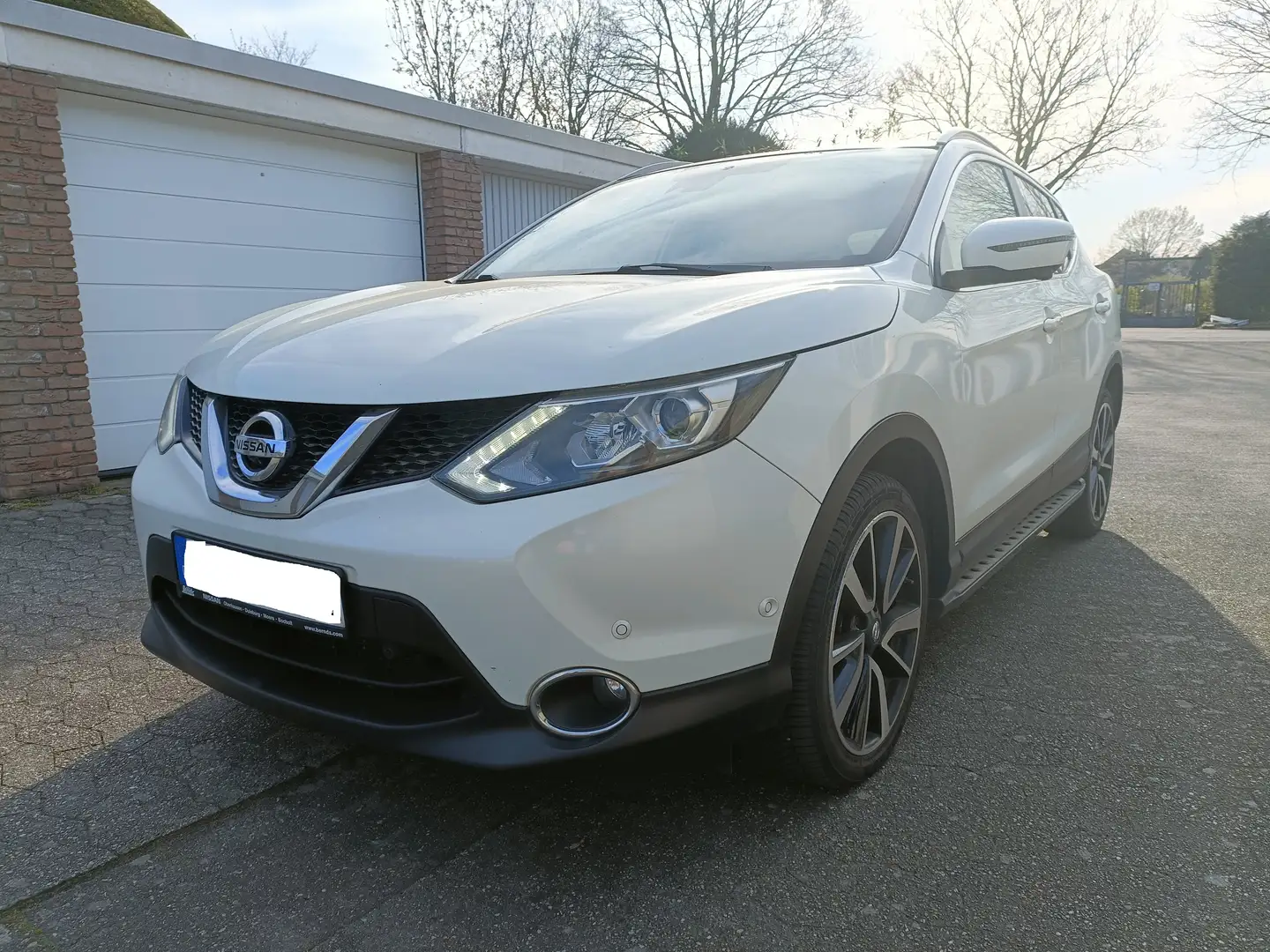 Nissan Qashqai 1.6 dCi Xtronic TEKNA Weiß - 1