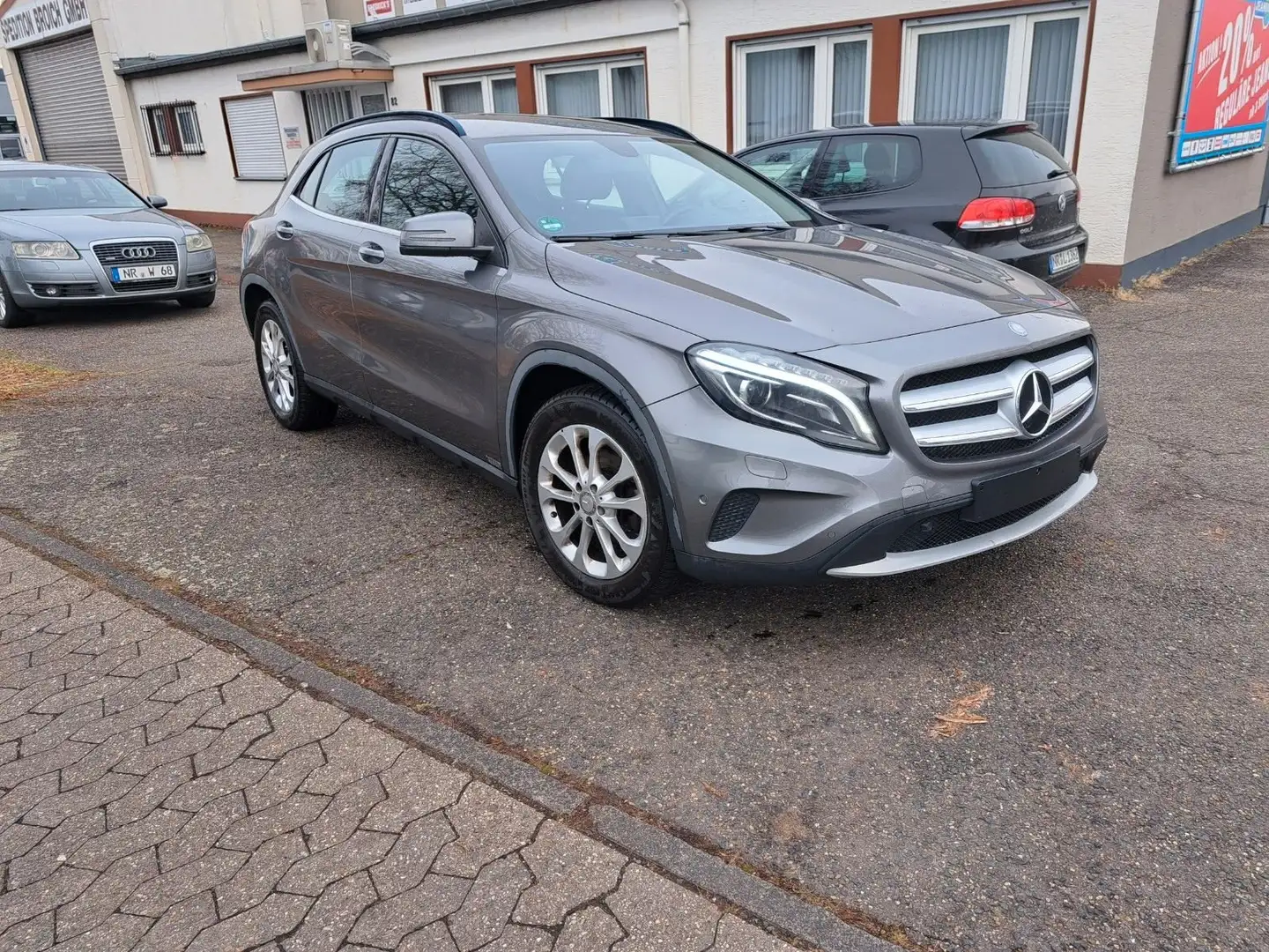 Mercedes-Benz GLA 200 GLA 200 Urban Grau - 1