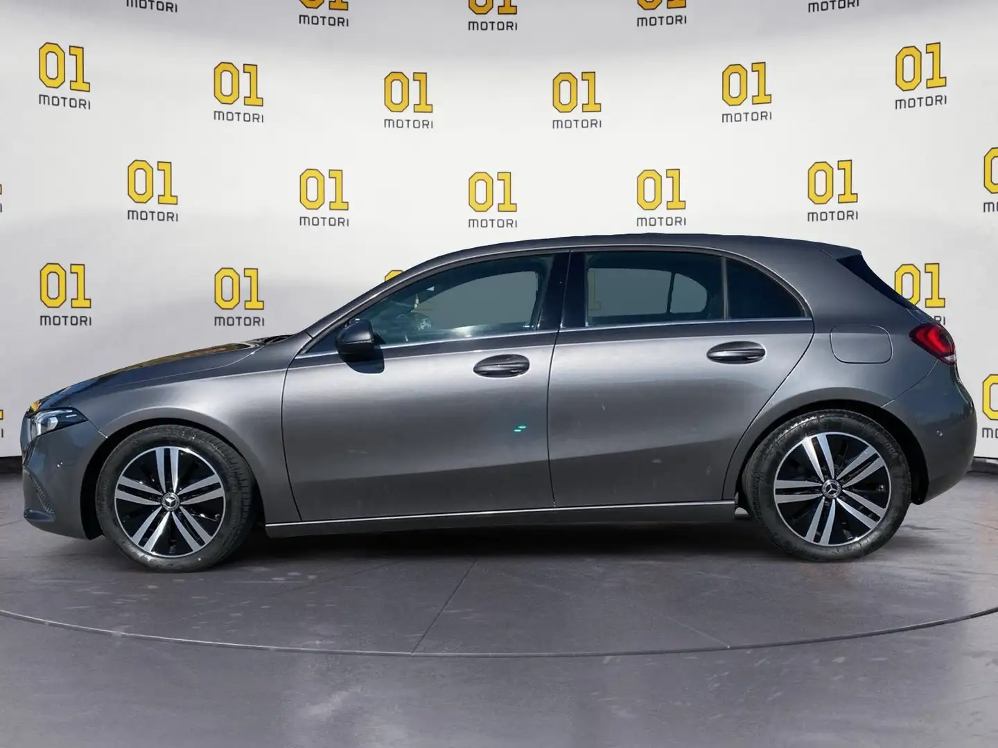 Mercedes-Benz A 180 A 180 d Automatic Business Gris - 2