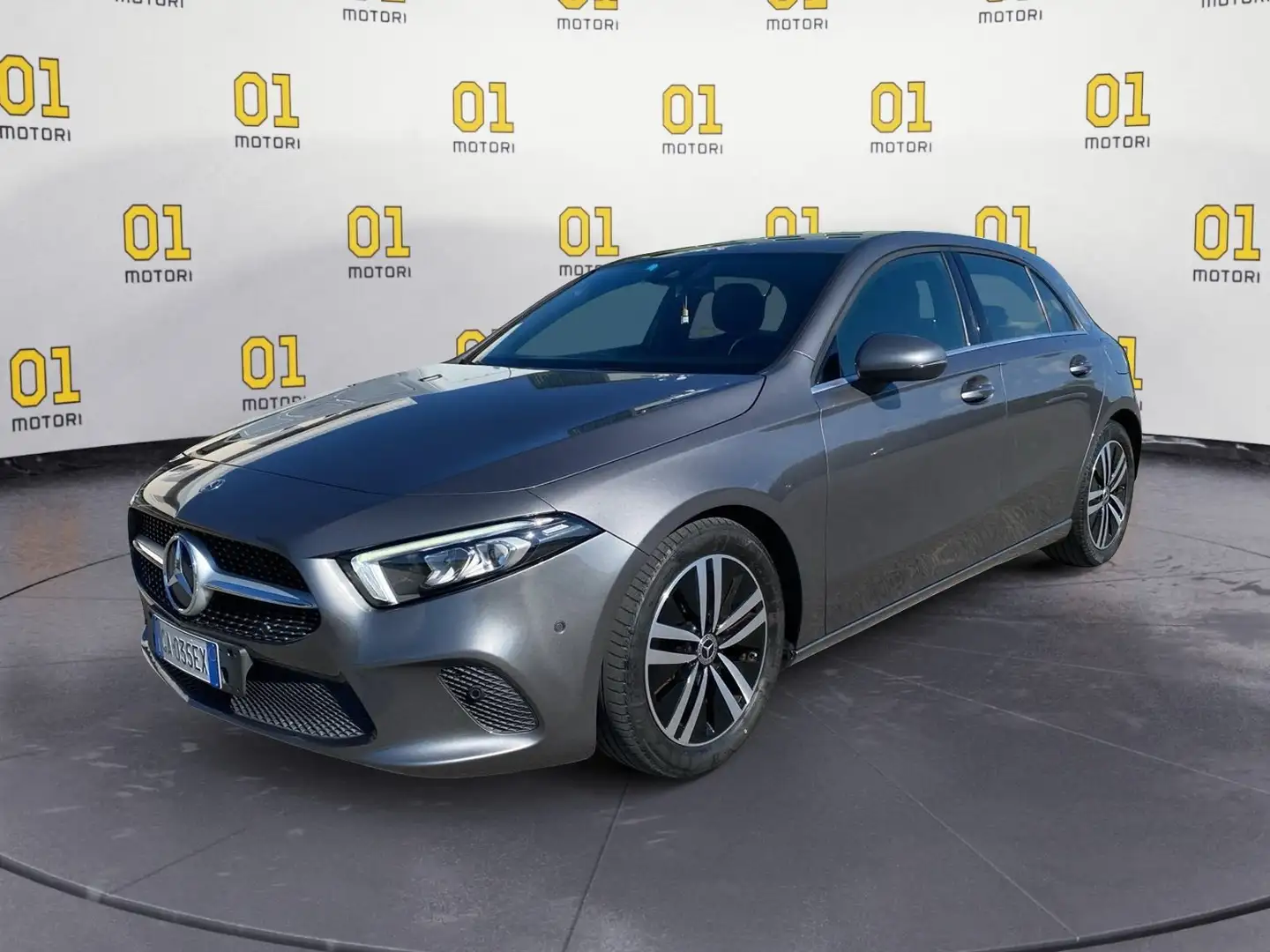 Mercedes-Benz A 180 A 180 d Automatic Business Gris - 1