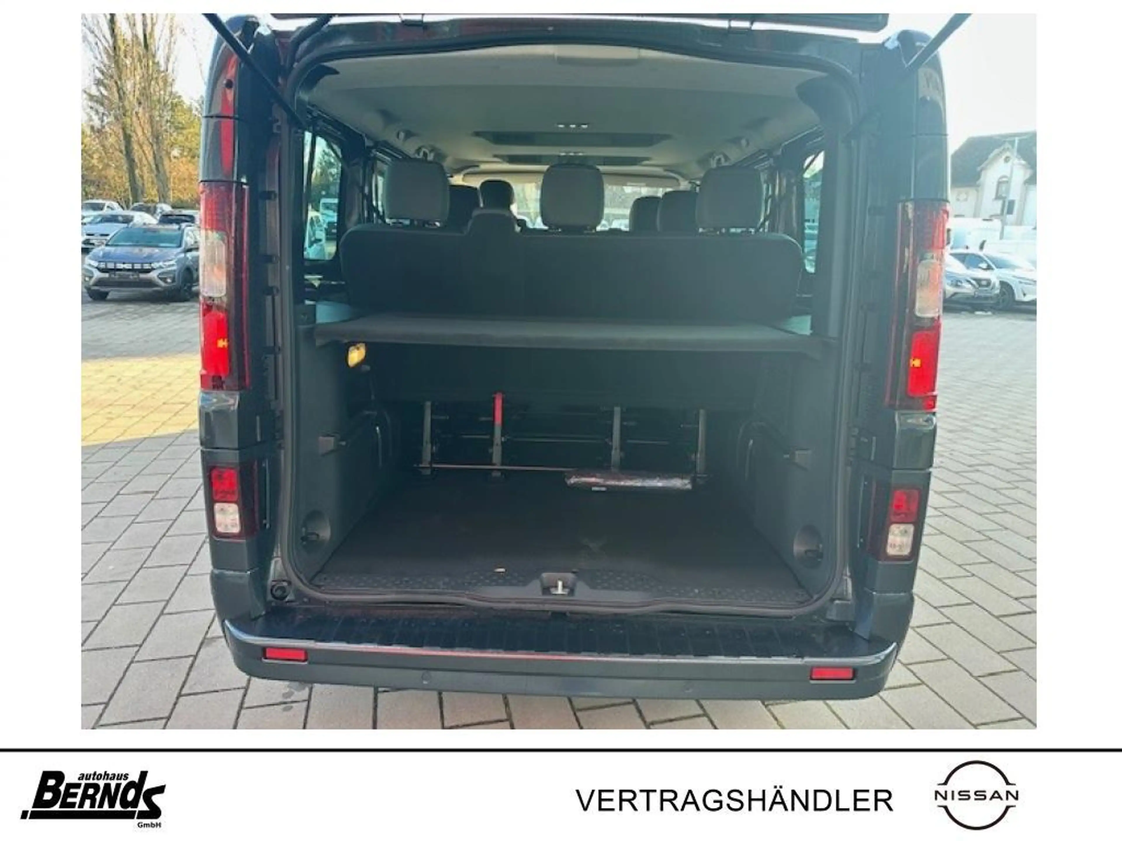 Nissan Primastar L1H1 dCi 150 9-SitzeTekna DESIGN-PAKET HECKKLAPPE — photo 6