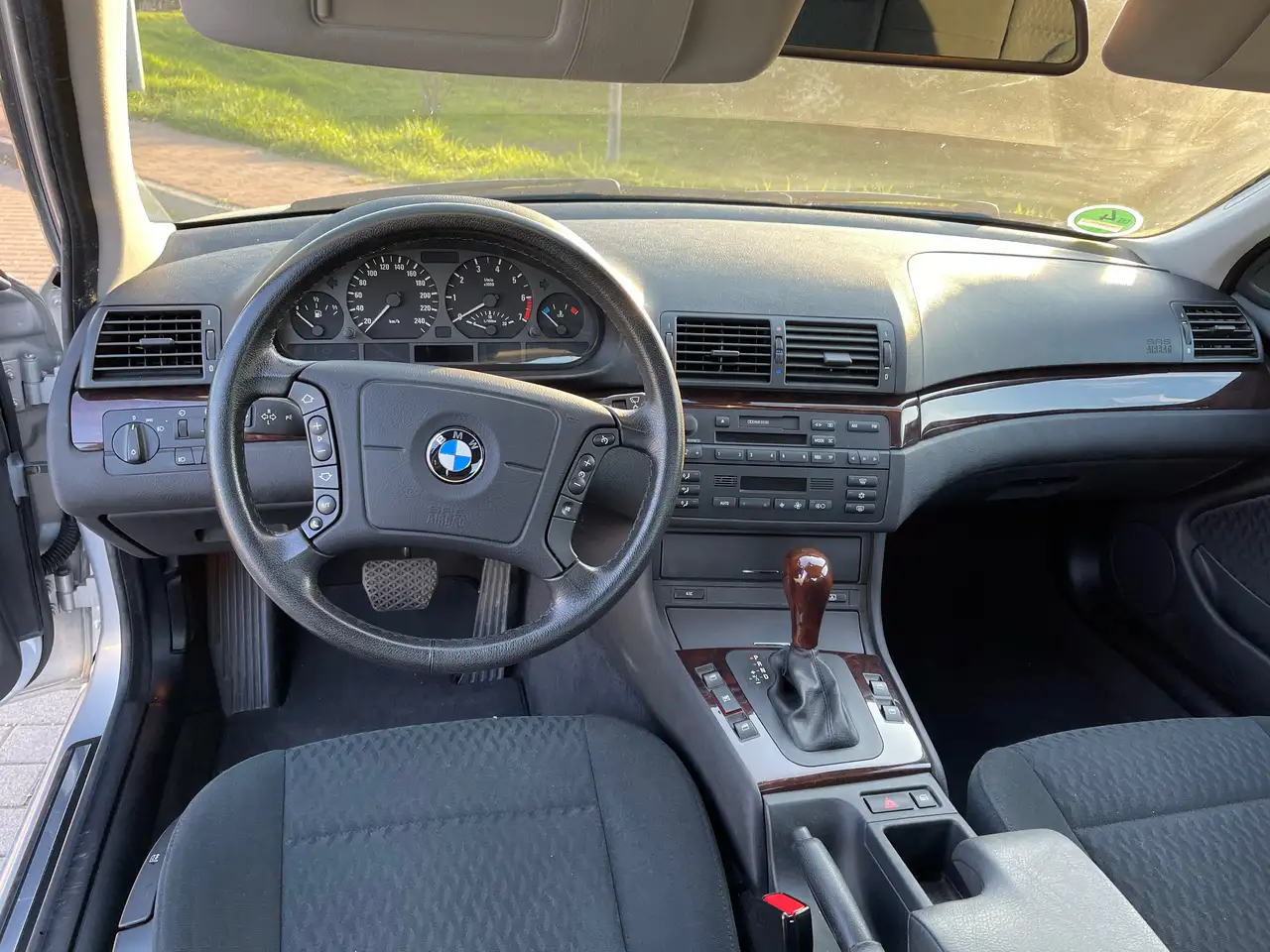 BMW 320i, foto 6
