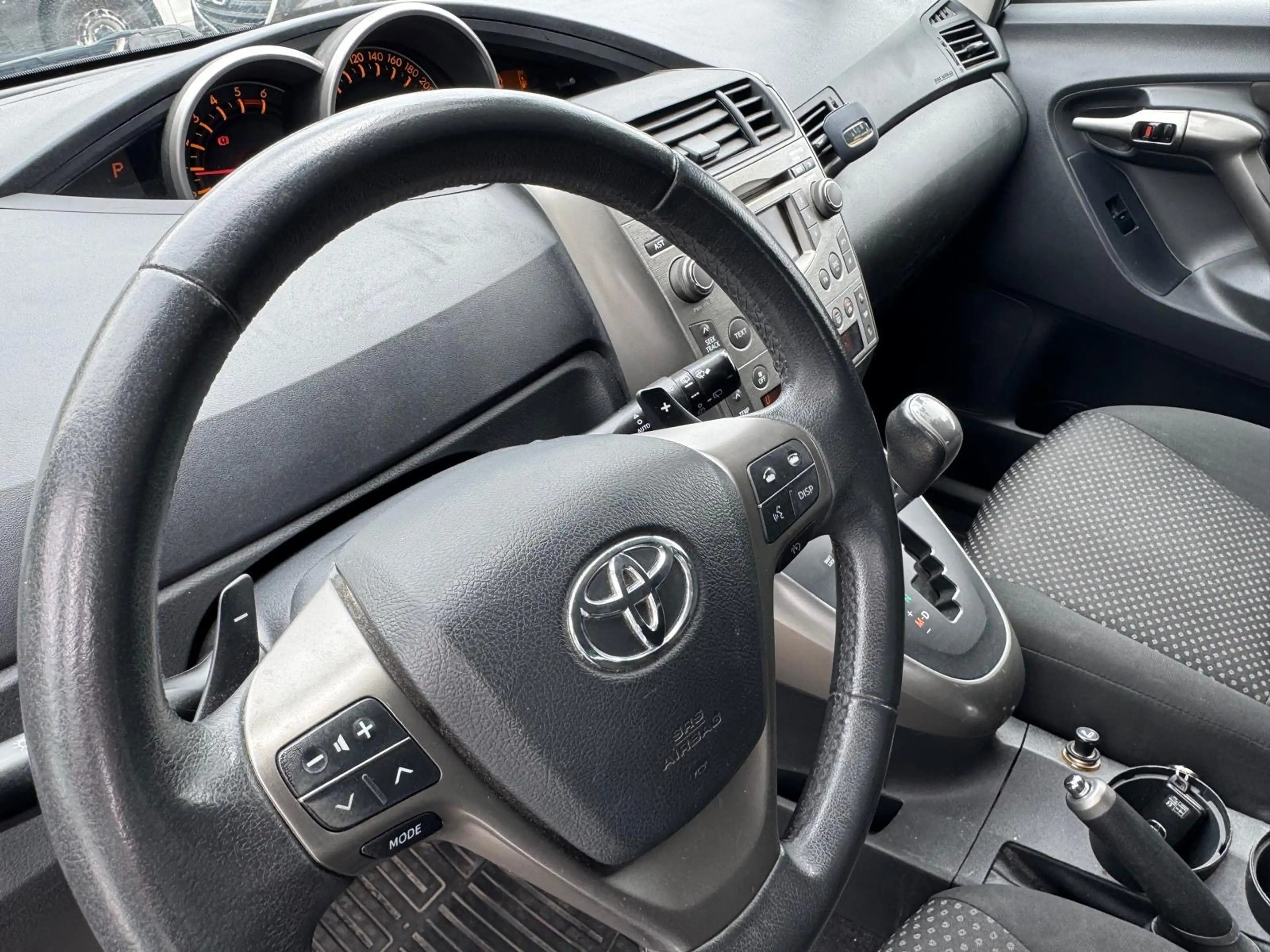 Toyota Verso 2.2 D-4D Executive 7-Sitzer Automatik — photo 11