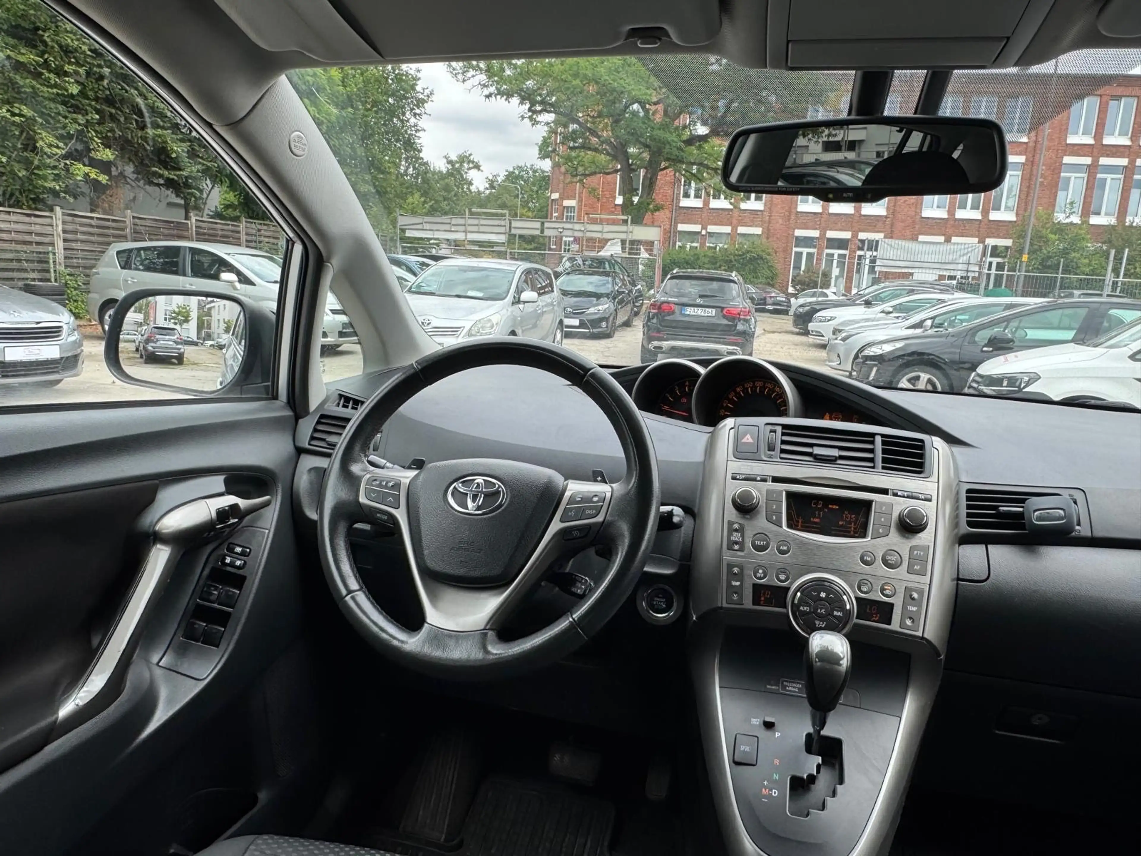 Toyota Verso 2.2 D-4D Executive 7-Sitzer Automatik — photo 10