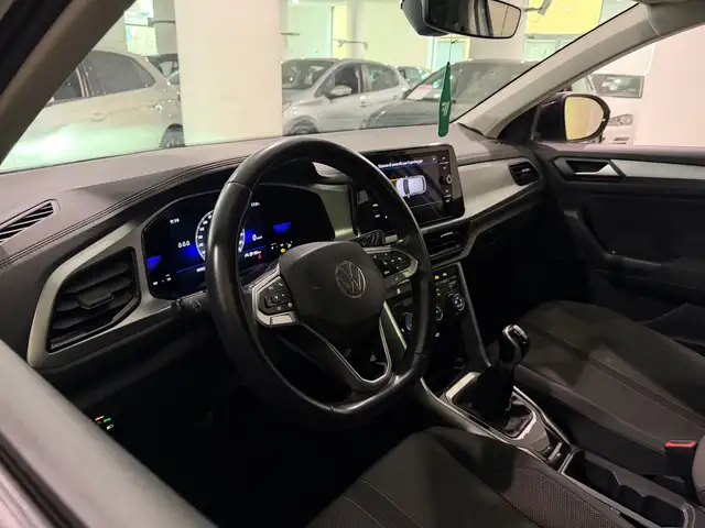 Volkswagen T-Roc view 8