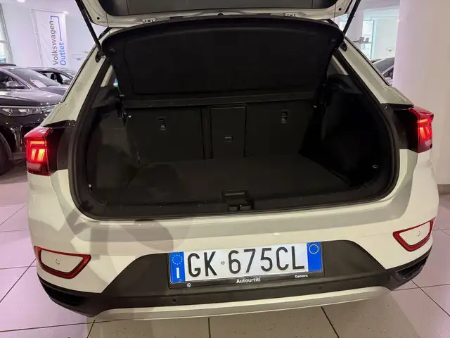 Volkswagen T-Roc view 9