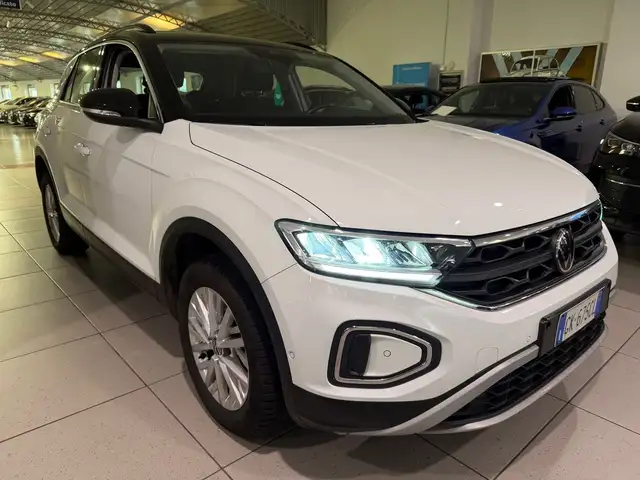 Volkswagen T-Roc view 6