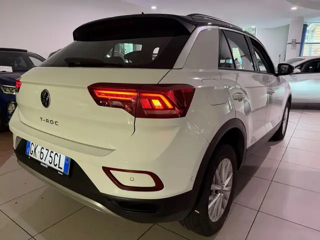 Volkswagen T-Roc view 5
