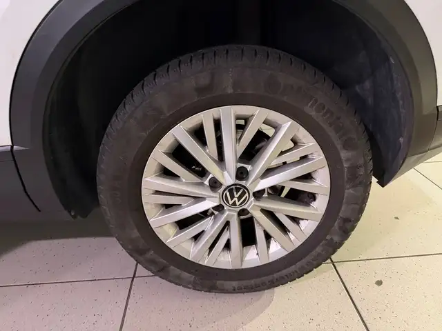 Volkswagen T-Roc view 13