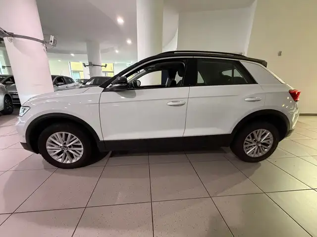 Volkswagen T-Roc view 2