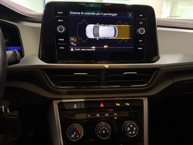 Volkswagen T-Roc view 12