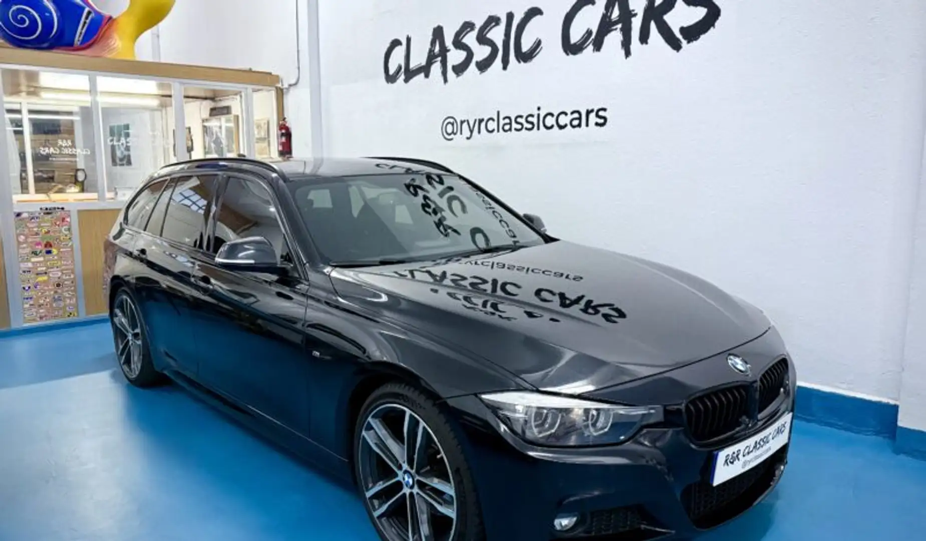 BMW 320 320dA Touring Zwart - 1