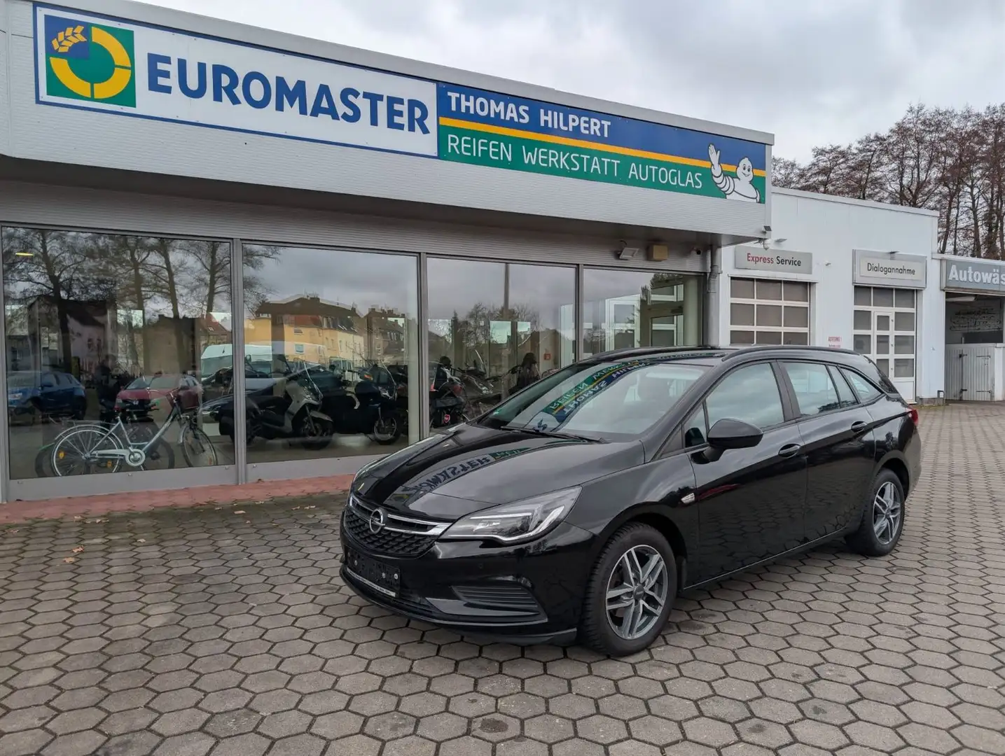 Opel Astra K Sports Tourer Edition Start/Stop Schwarz - 1