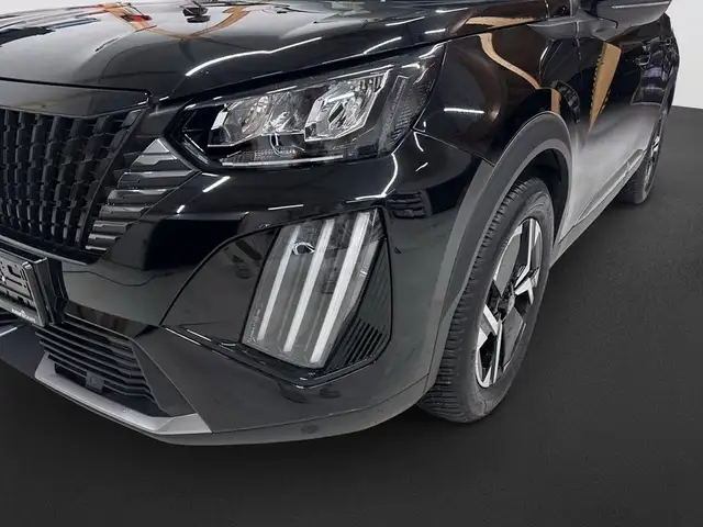 Peugeot 2008 view 9