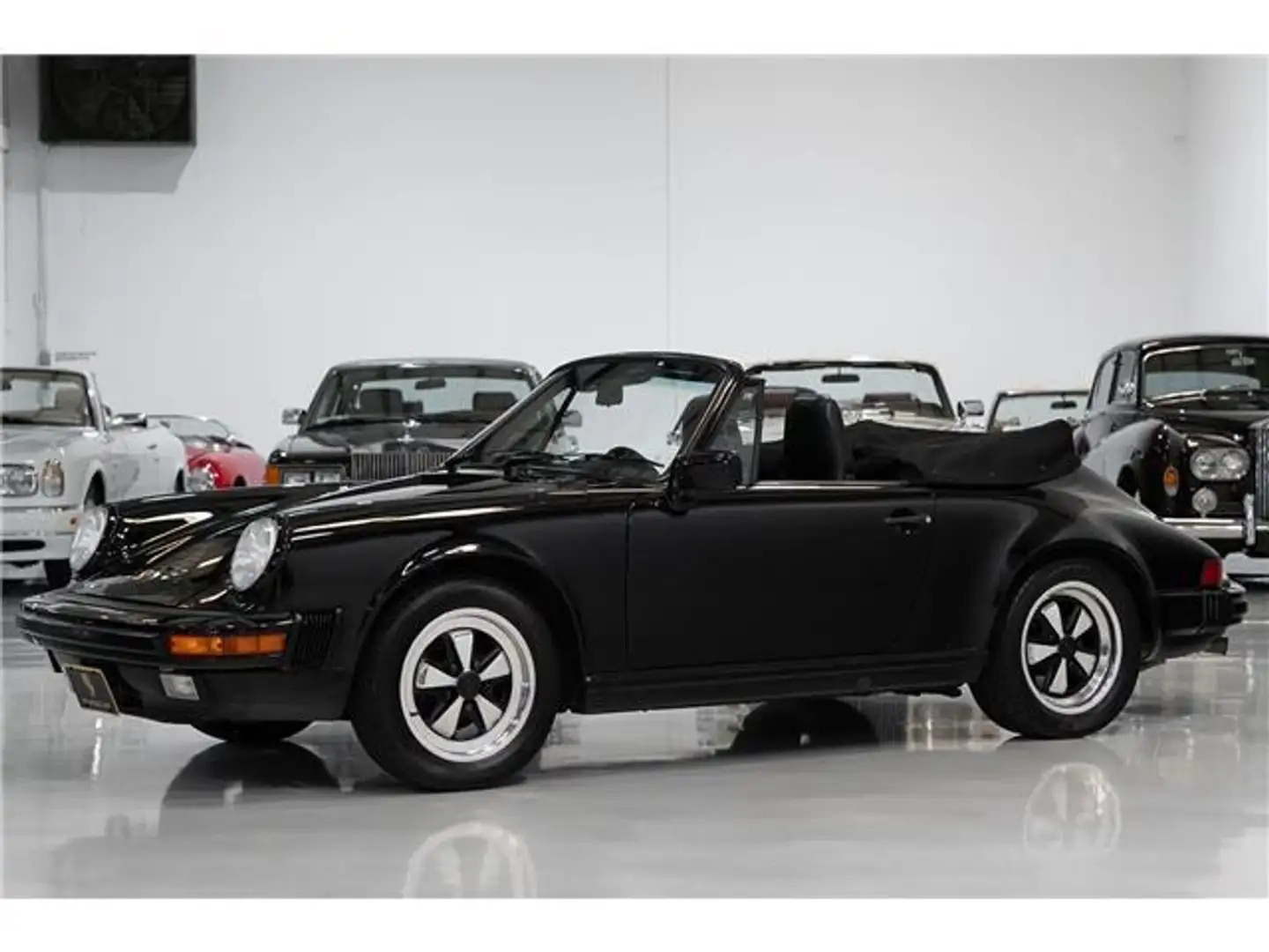 Porsche 911 Carrera 3.2 Cabriolet - 1