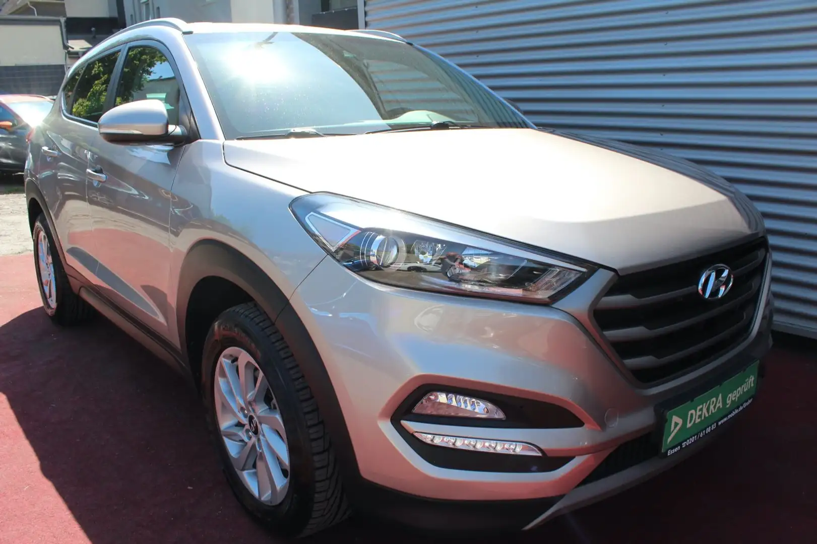 Hyundai TUCSON BLUE 1.7 CRDI ADVANTAGE KLIMA NAVI AHK 2H Weiß - 2