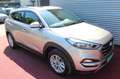 Hyundai TUCSON BLUE 1.7 CRDI ADVANTAGE KLIMA NAVI AHK 2H Weiß - thumbnail 18