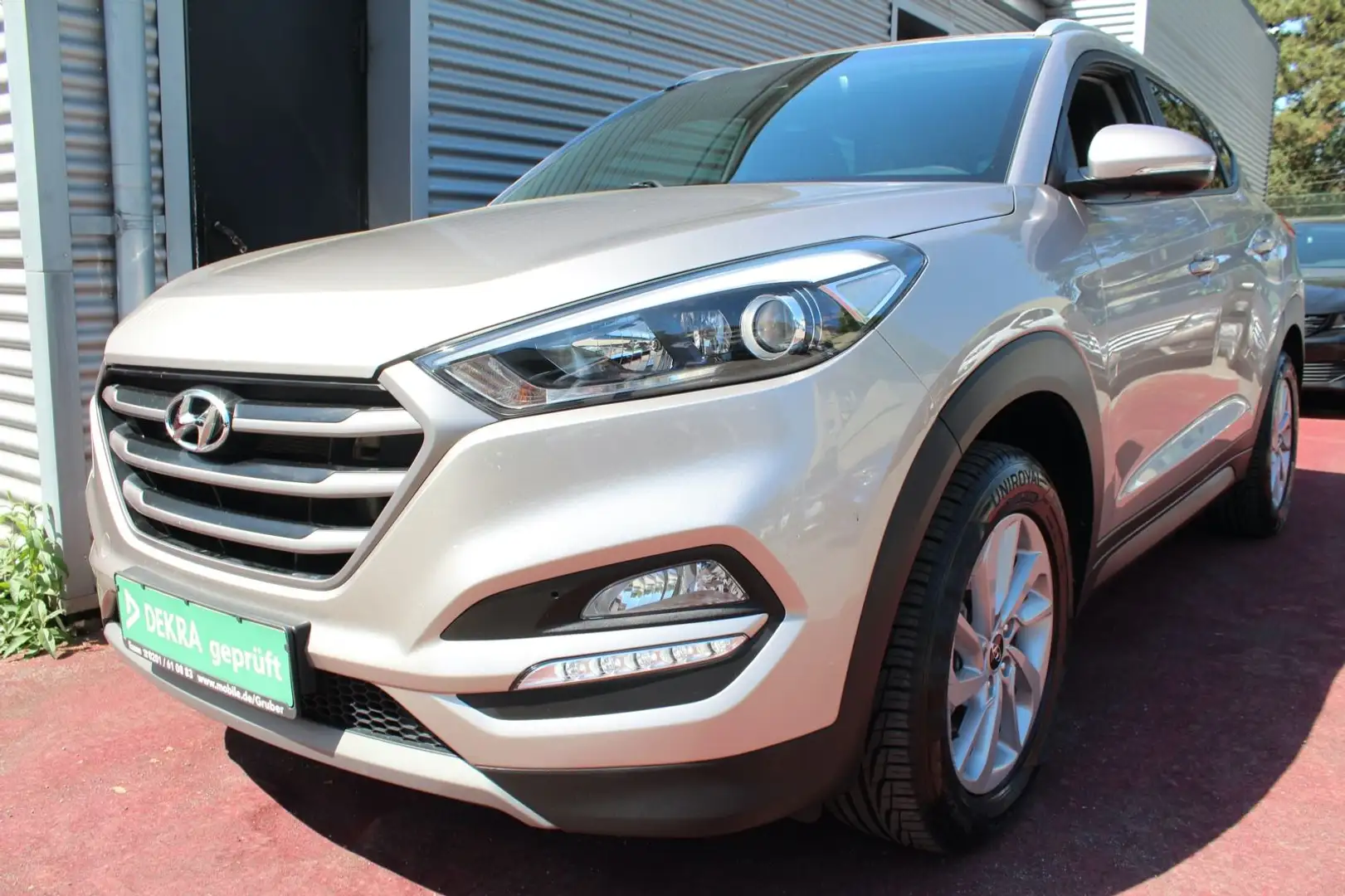 Hyundai TUCSON BLUE 1.7 CRDI ADVANTAGE KLIMA NAVI AHK 2H Weiß - 1