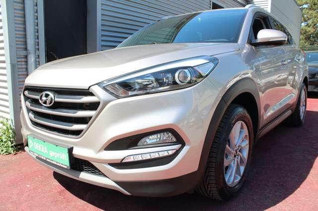 Imagine Hyundai TUCSON BLUE 1.7 CRDI ADVANTAGE KLIMA NAVI AHK 2H