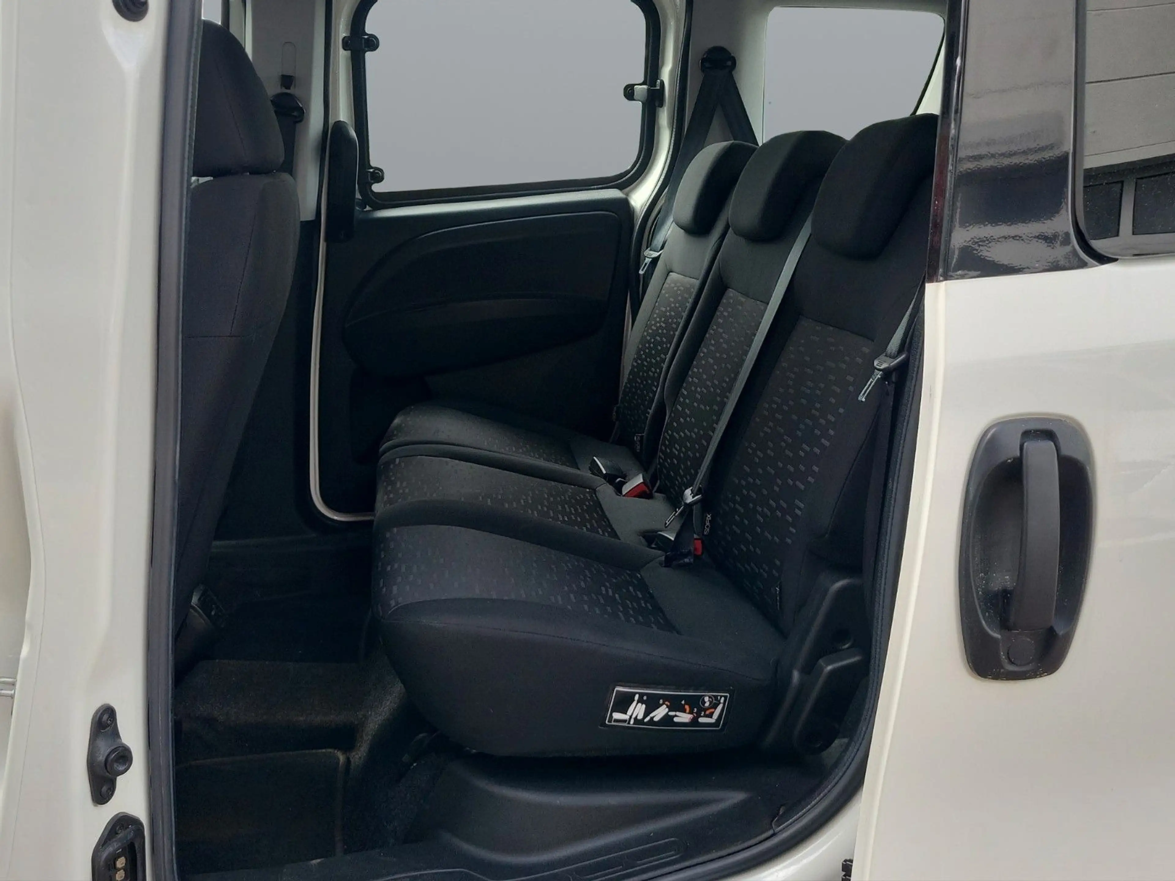 Opel Combo Life Combo D "Selection" L1H1 Garantie/Scheckheft — photo 19