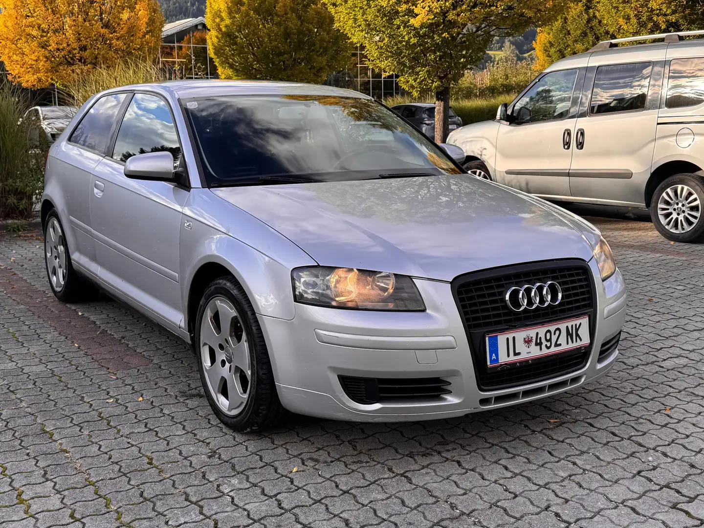 Audi A3 1.9 TDI Attraction Grau - 1